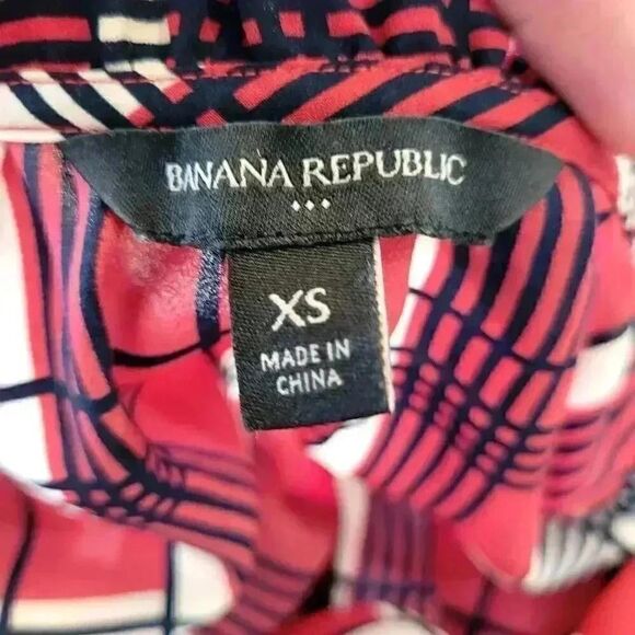 Banana Republic Women's Red, Black & Ivory Poly Plaid Button Down Sleeveless Top - Picture 8 of 8